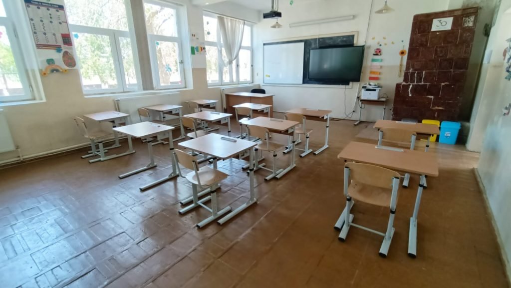 ,,Dotarea cu mobilier, materiale didactice și echipamente digitale a unităților de învățământ de pe raza Comunei Castranova, judetul Dolj”