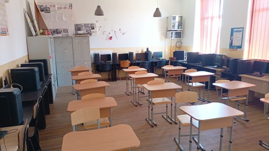 ,,Dotarea cu mobilier, materiale didactice și echipamente digitale a unităților de învățământ de pe raza Comunei Castranova, judetul Dolj”